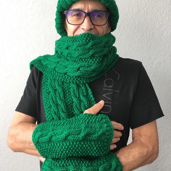 NWT 4 Pcs Knit Beanie Hat Scarf Glove Slippers Set - Picture 2 of 7